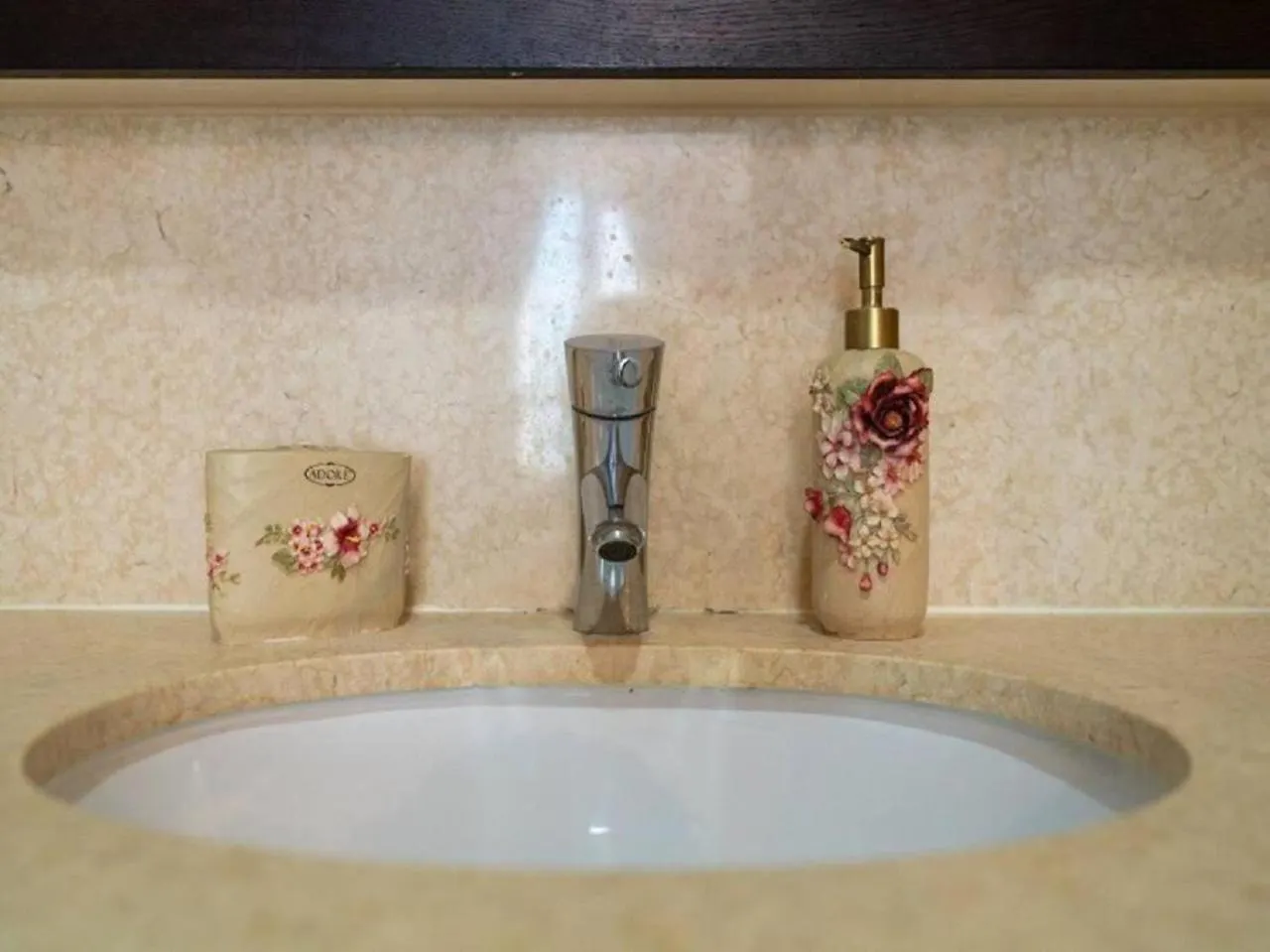 Elegant Apartment Overlooking Dubai Mall Fountain.