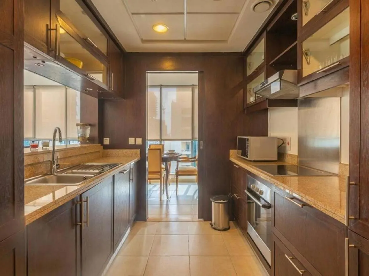 Elegant Apartment Overlooking Dubai Mall Fountain.